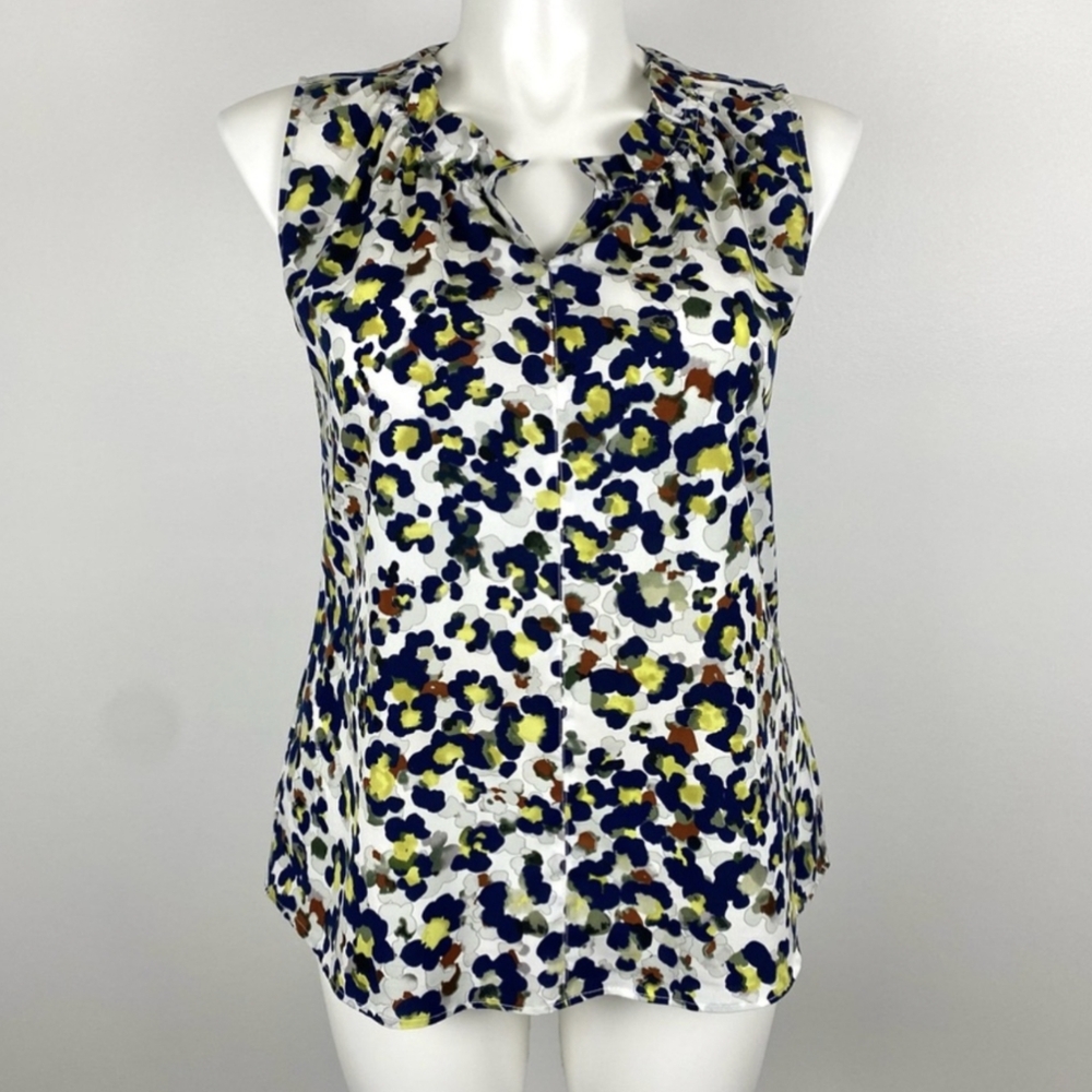 Sleeveless blouse